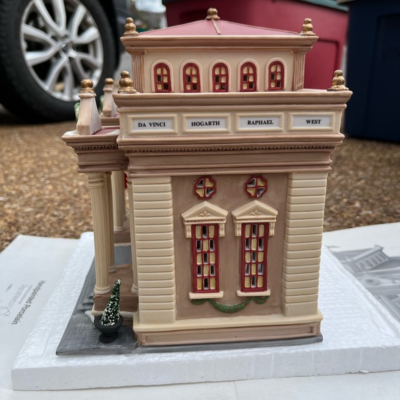 Department 56 Christmas In The City Series "Heritage Museum Of Art" #58831 - Picture 2 of 15